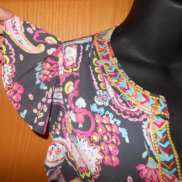 Brand new Emily Wonder Embroidered Boutique Tunic - Picture 3 of 8